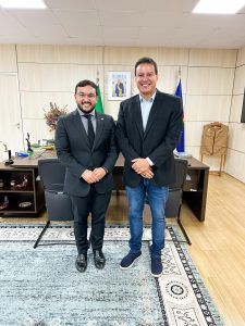 Em Brasília, Felipe Camarão trata sobre suspensão de carteiras de pescadores artesanais e processos de pensão de filhos separados dos pais com hanseníase